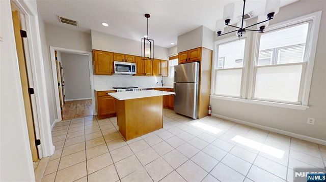 11 Schuyler Court R2, Kearny, NJ 07032
