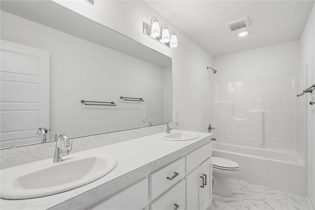 2765 SW 11th Street, Lee's Summit, MO 64081