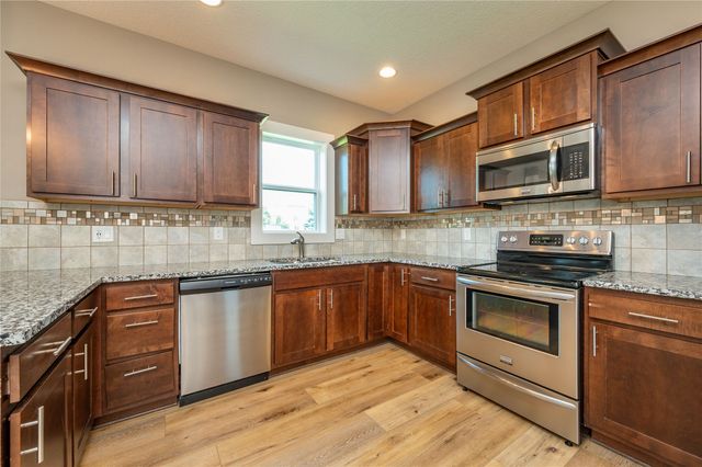 506 NW Ridgeline Drive, Ankeny, IA 50023