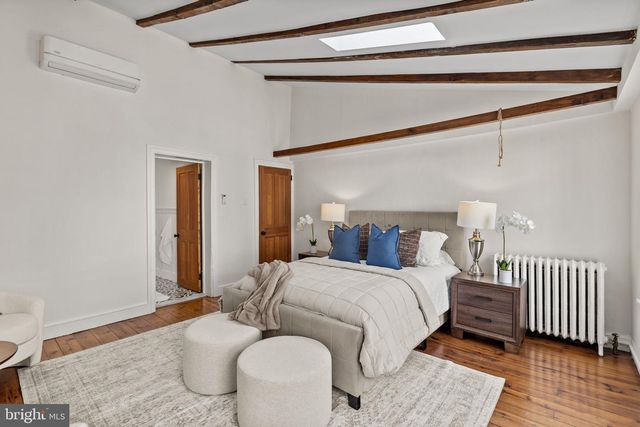 2010 IONIC ST, Philadelphia, PA 19103