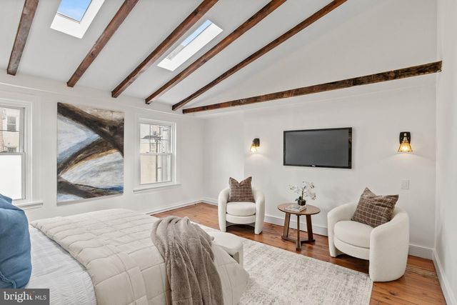 2010 IONIC ST, Philadelphia, PA 19103