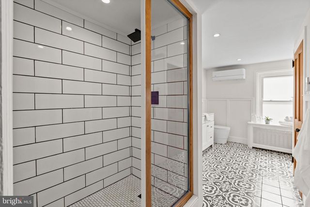 2010 IONIC ST, Philadelphia, PA 19103