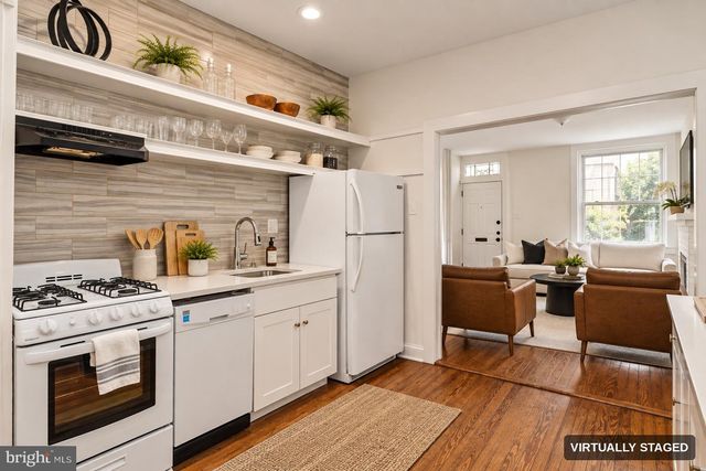 2010 IONIC ST, Philadelphia, PA 19103
