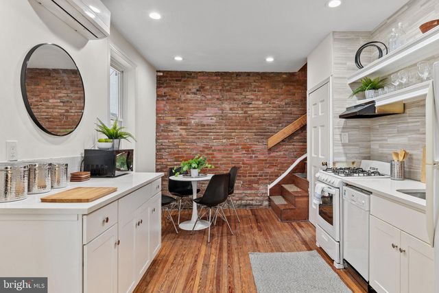 2010 IONIC ST, Philadelphia, PA 19103