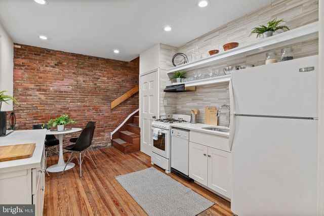 2010 IONIC ST, Philadelphia, PA 19103