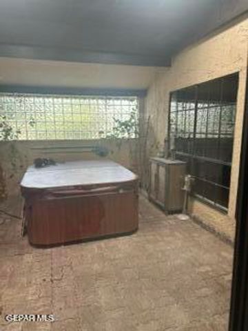 368 LA MIRADA Circle, El Paso, TX 79932