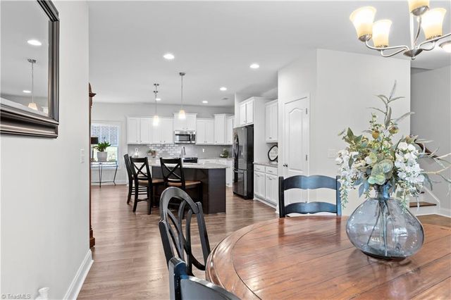 6142 Barrington Oaks Drive, Clemmons, NC 27012