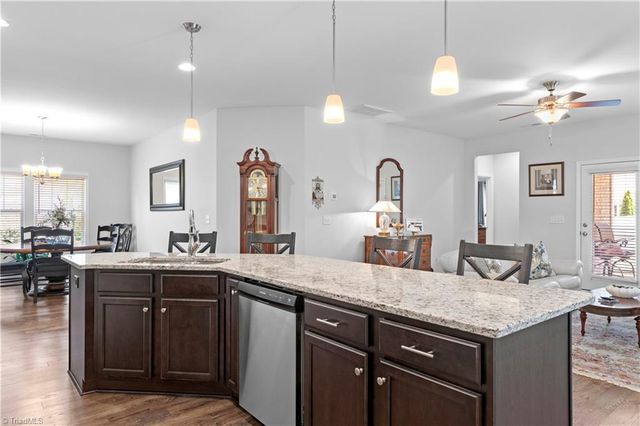 6142 Barrington Oaks Drive, Clemmons, NC 27012