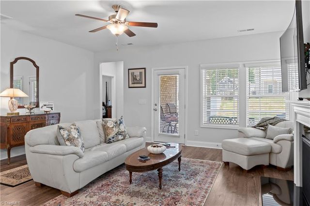 6142 Barrington Oaks Drive, Clemmons, NC 27012