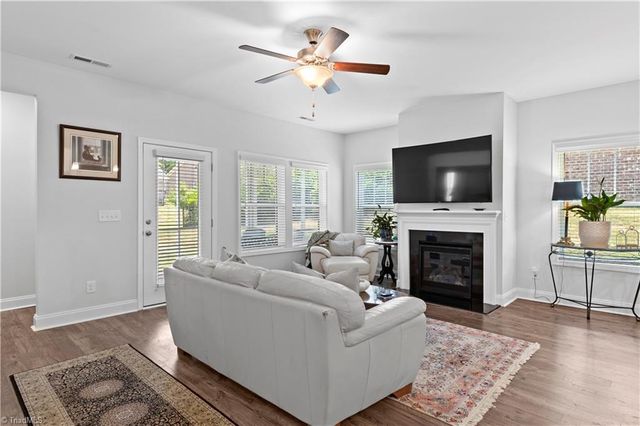 6142 Barrington Oaks Drive, Clemmons, NC 27012