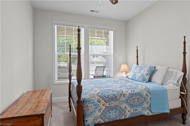 6142 Barrington Oaks Drive, Clemmons, NC 27012
