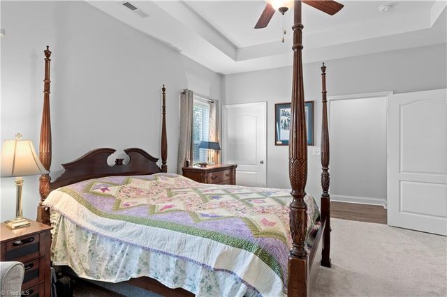 6142 Barrington Oaks Drive, Clemmons, NC 27012