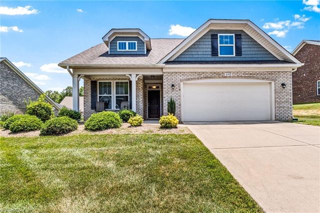6142 Barrington Oaks Drive, Clemmons, NC 27012