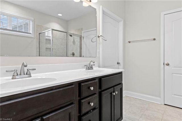 6142 Barrington Oaks Drive, Clemmons, NC 27012