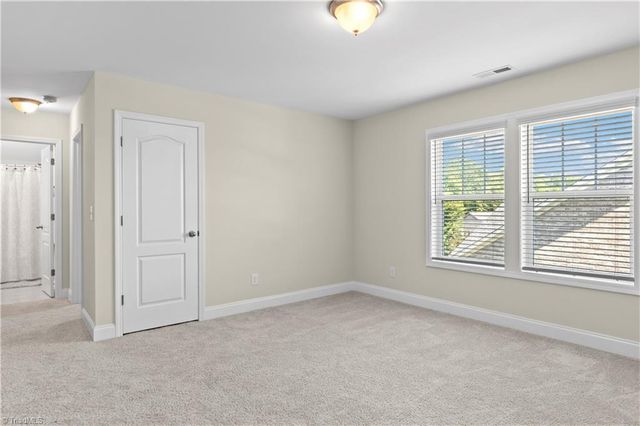 6142 Barrington Oaks Drive, Clemmons, NC 27012