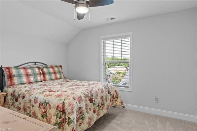 6142 Barrington Oaks Drive, Clemmons, NC 27012