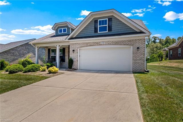 6142 Barrington Oaks Drive, Clemmons, NC 27012