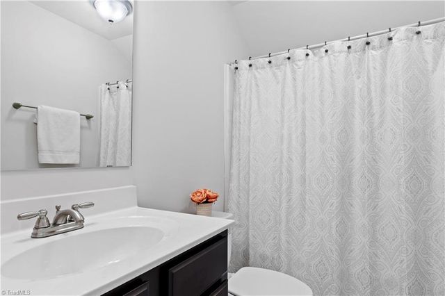6142 Barrington Oaks Drive, Clemmons, NC 27012