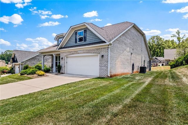 6142 Barrington Oaks Drive, Clemmons, NC 27012