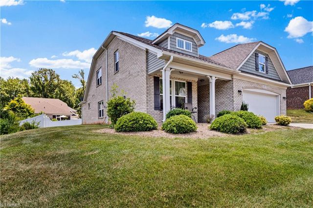 6142 Barrington Oaks Drive, Clemmons, NC 27012