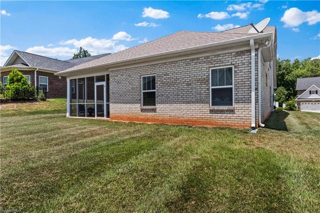 6142 Barrington Oaks Drive, Clemmons, NC 27012