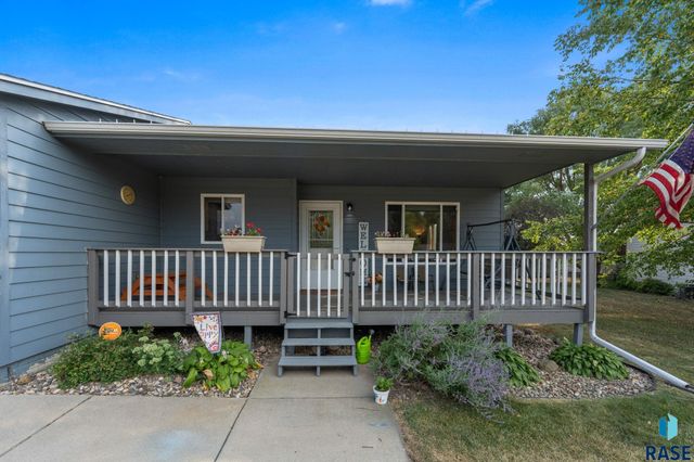 1201 E 68th St N Street N, Sioux Falls, SD 57104