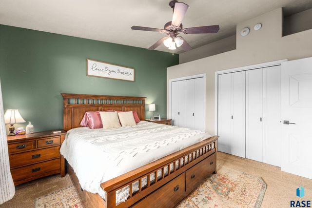 1201 E 68th St N Street N, Sioux Falls, SD 57104