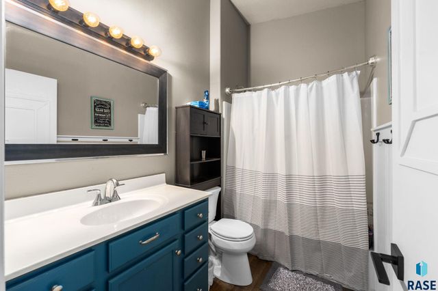 1201 E 68th St N Street N, Sioux Falls, SD 57104