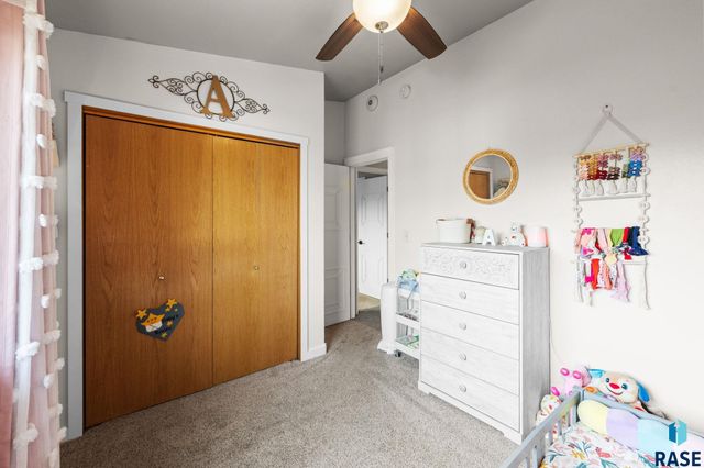 1201 E 68th St N Street N, Sioux Falls, SD 57104