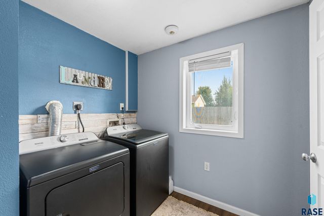 1201 E 68th St N Street N, Sioux Falls, SD 57104