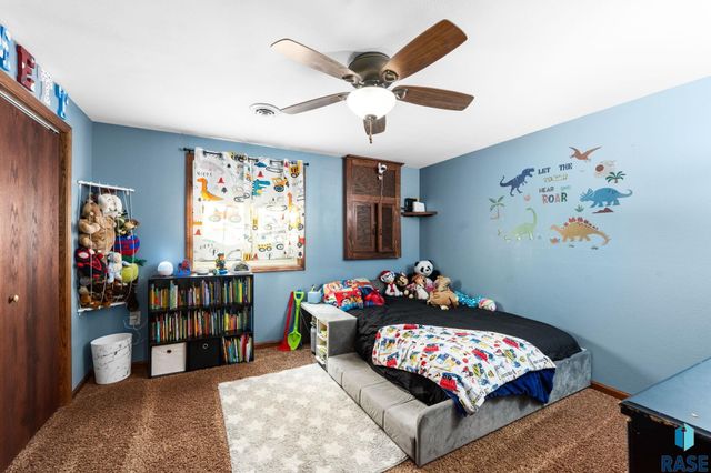 1201 E 68th St N Street N, Sioux Falls, SD 57104
