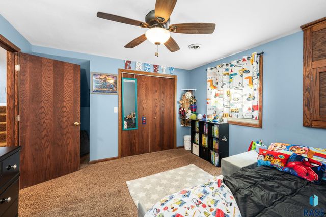 1201 E 68th St N Street N, Sioux Falls, SD 57104