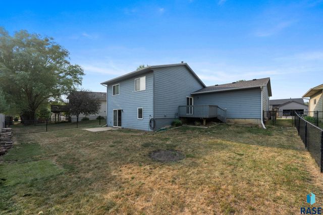 1201 E 68th St N Street N, Sioux Falls, SD 57104