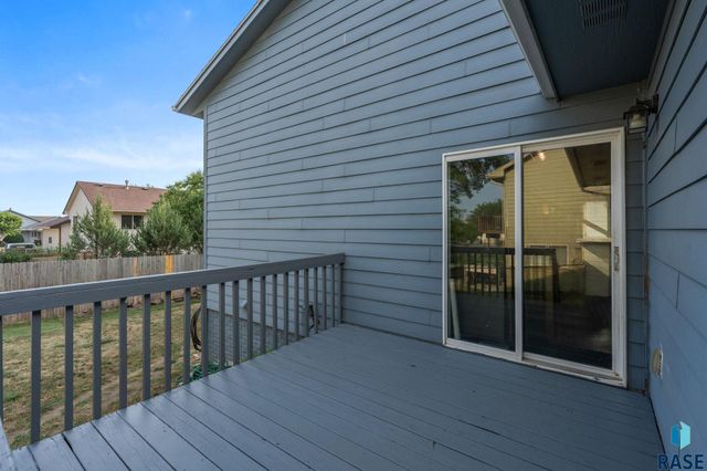 1201 E 68th St N Street N, Sioux Falls, SD 57104