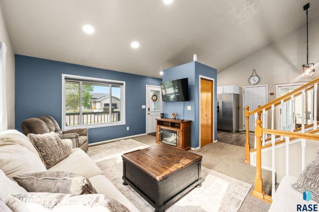 1201 E 68th St N Street N, Sioux Falls, SD 57104