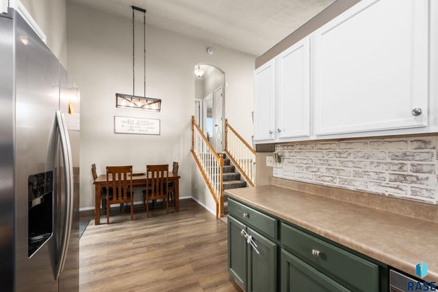 1201 E 68th St N Street N, Sioux Falls, SD 57104