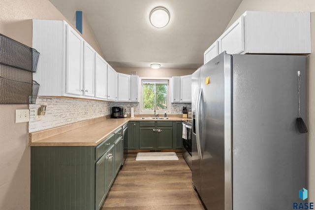 1201 E 68th St N Street N, Sioux Falls, SD 57104