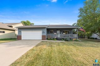 1201 E 68th St N Street N, Sioux Falls, SD 57104