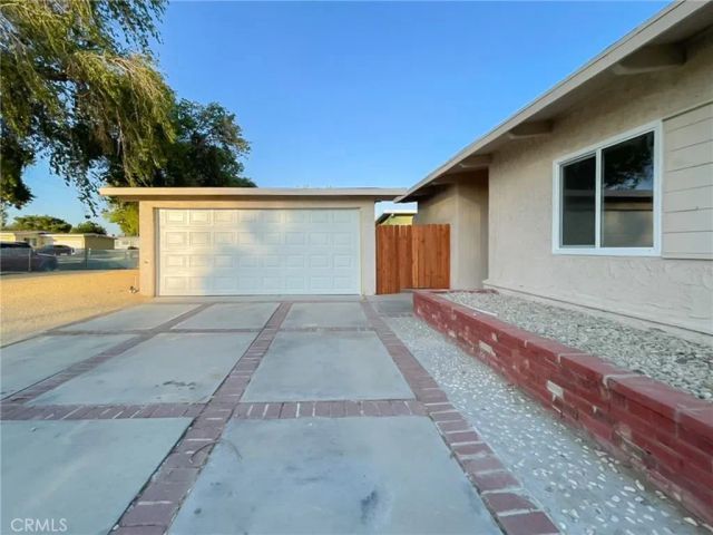 1408 W Avenue H15, Lancaster, CA 93534