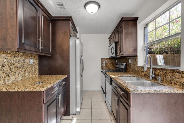 3364 NW 197th Ter, Miami Gardens, FL 33056