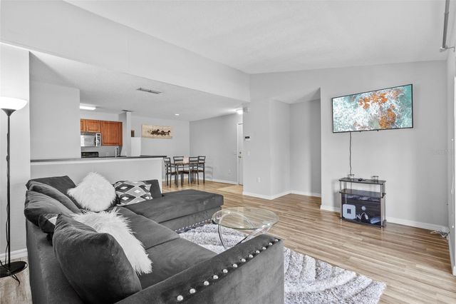 9481 HIGHLAND OAK DRIVE 305, Tampa, FL 33647