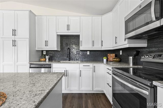 250 Valley View Ridge Drive, Valley Park, MO 63088
