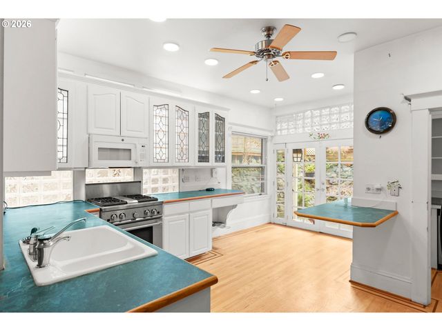 2936 Se TAYLOR St, Portland, OR 97214