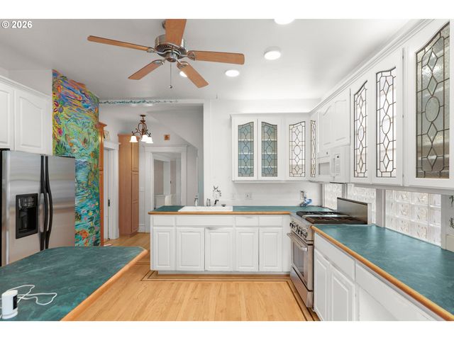 2936 Se TAYLOR St, Portland, OR 97214