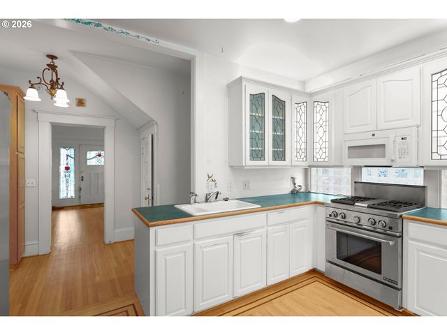 2936 Se TAYLOR St, Portland, OR 97214