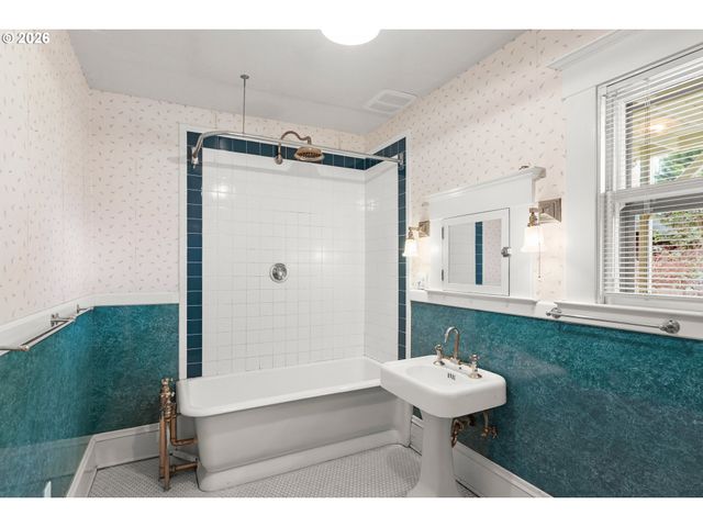 2936 Se TAYLOR St, Portland, OR 97214