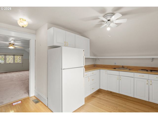 2936 Se TAYLOR St, Portland, OR 97214