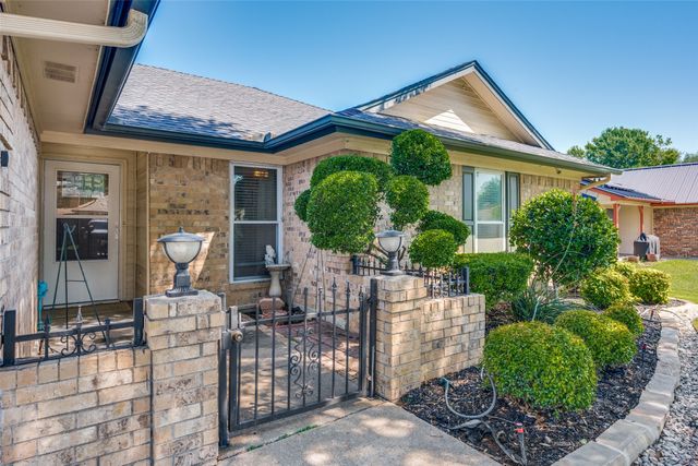 1808 Willow Vale Drive, Fort Worth, TX 76134