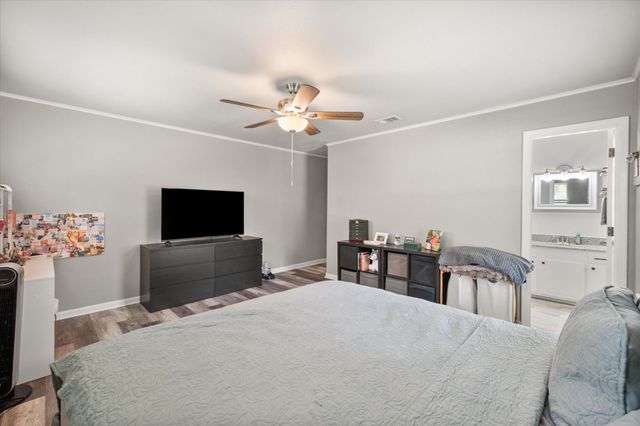 1409 Sundale Street, Ennis, TX 75119