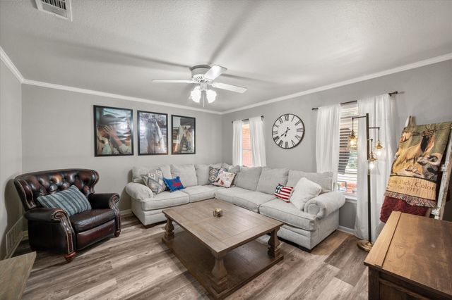 1409 Sundale Street, Ennis, TX 75119